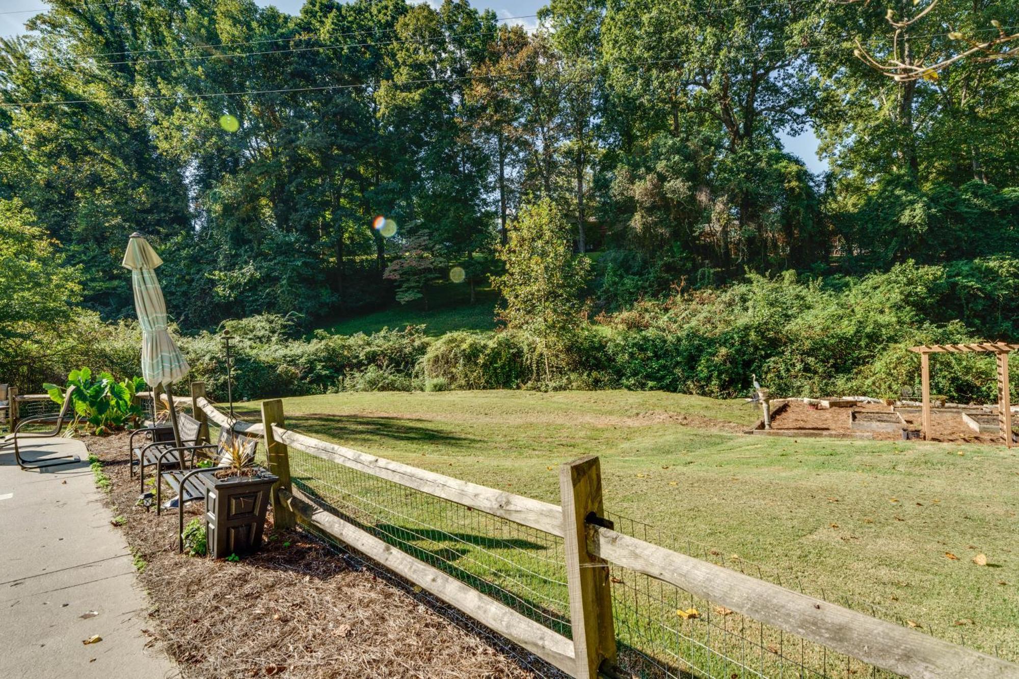 Pet-Friendly Hickory Vacation Rental With Fire Pit! 외부 사진